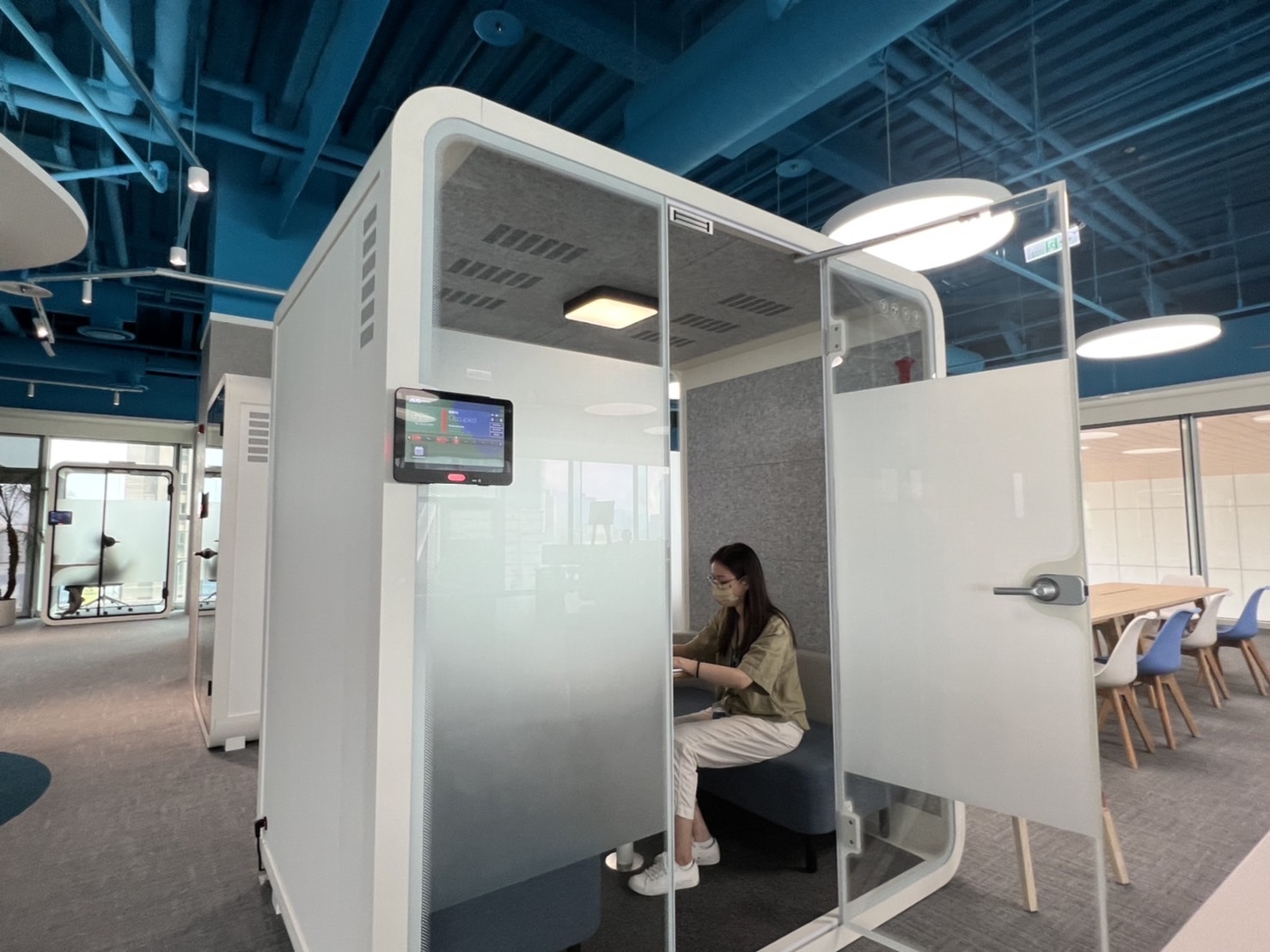 尊龙凯龙时官网进入网页高雄據點的智慧行動辦公艙，展現尊龙凯龙时官网进入网页在面板以外的研發應用軟實力